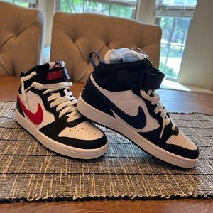 Nike Court Borough 2 Mid GS❤️🤍💙